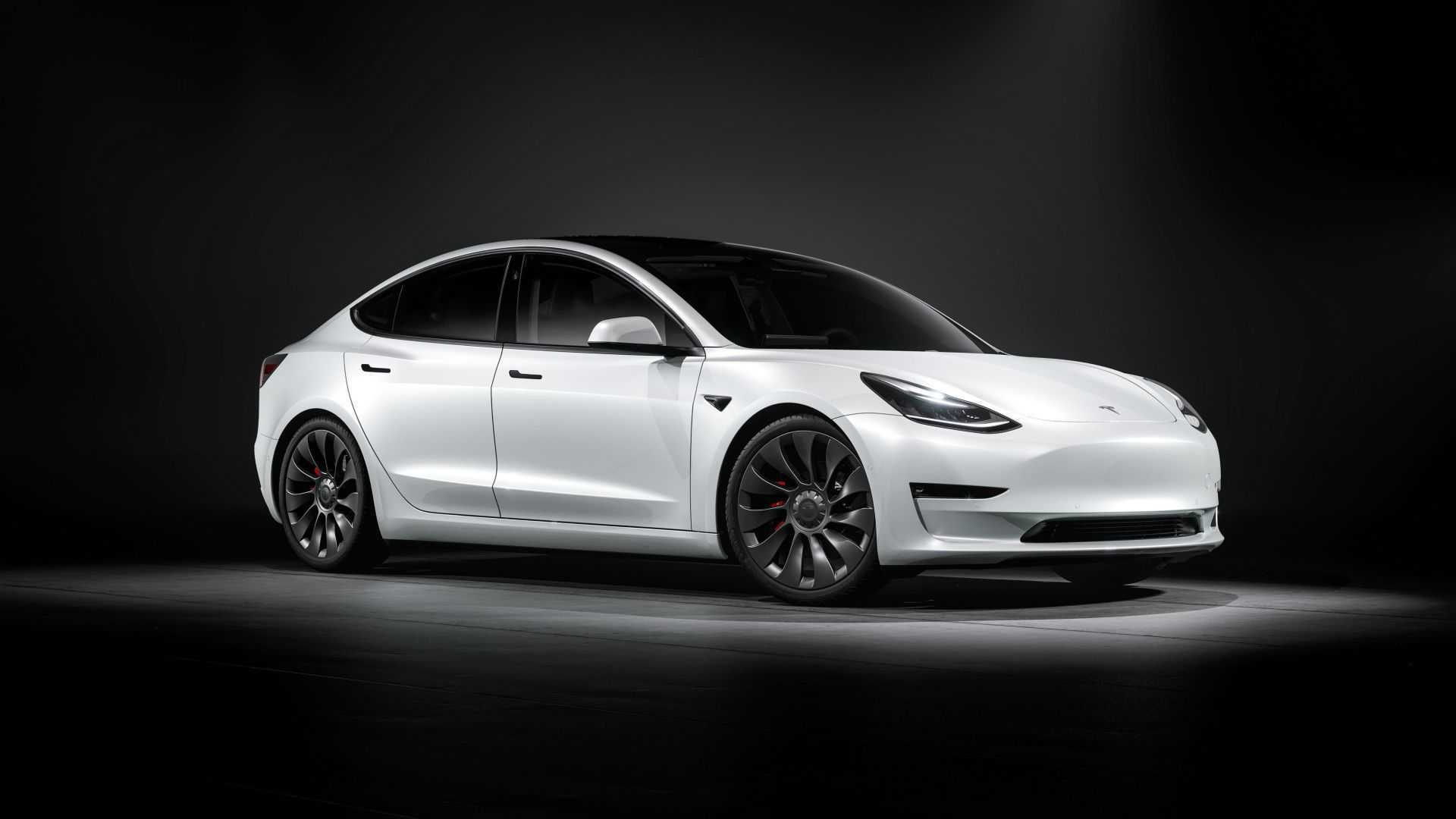 欧盟关税重击：特斯拉Model 3在欧洲多国价格飙升